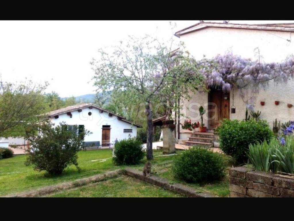 casa indipendente in vendita a Matelica