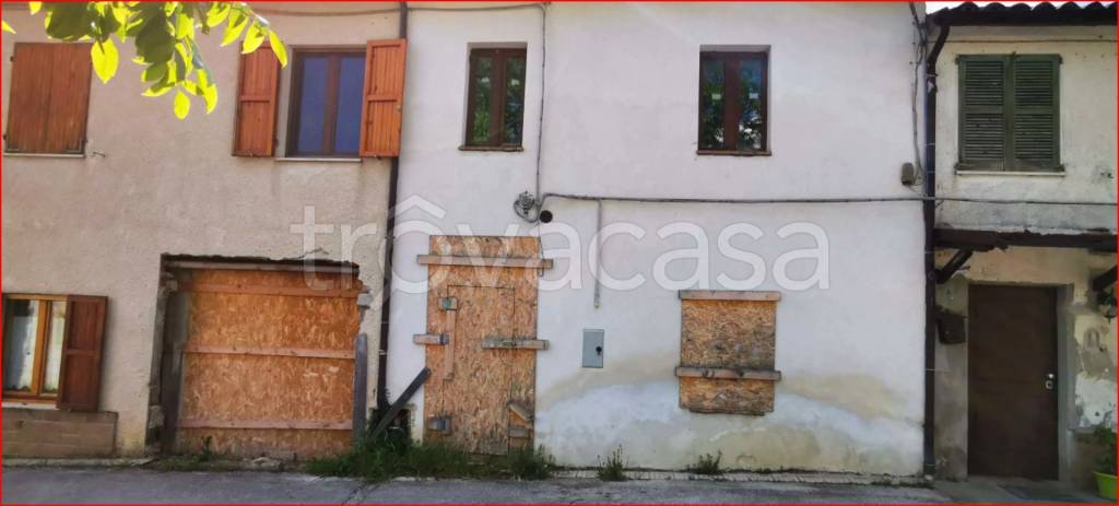casa indipendente in vendita a Matelica