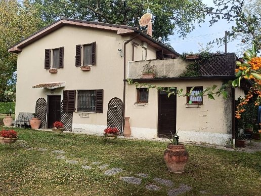 casa indipendente in vendita a Matelica