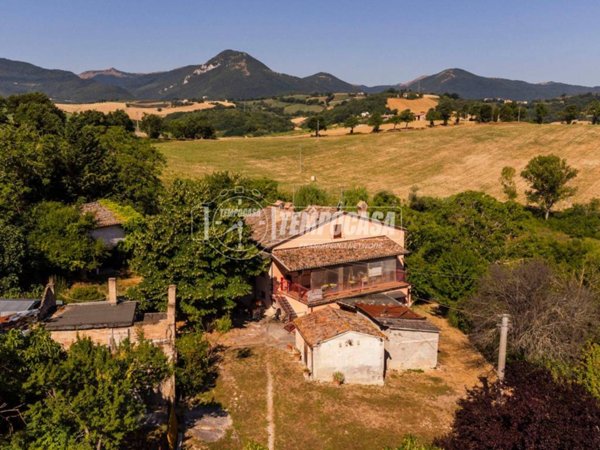 casa indipendente in vendita a Matelica