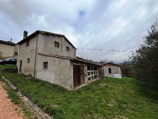 casa indipendente in vendita a Matelica