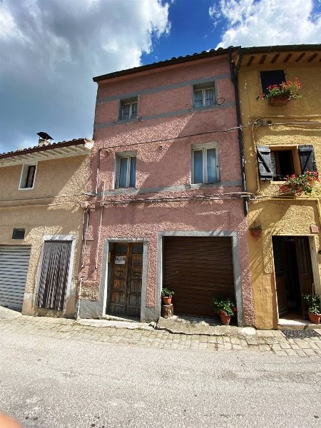 appartamento in vendita a Matelica in zona Braccano