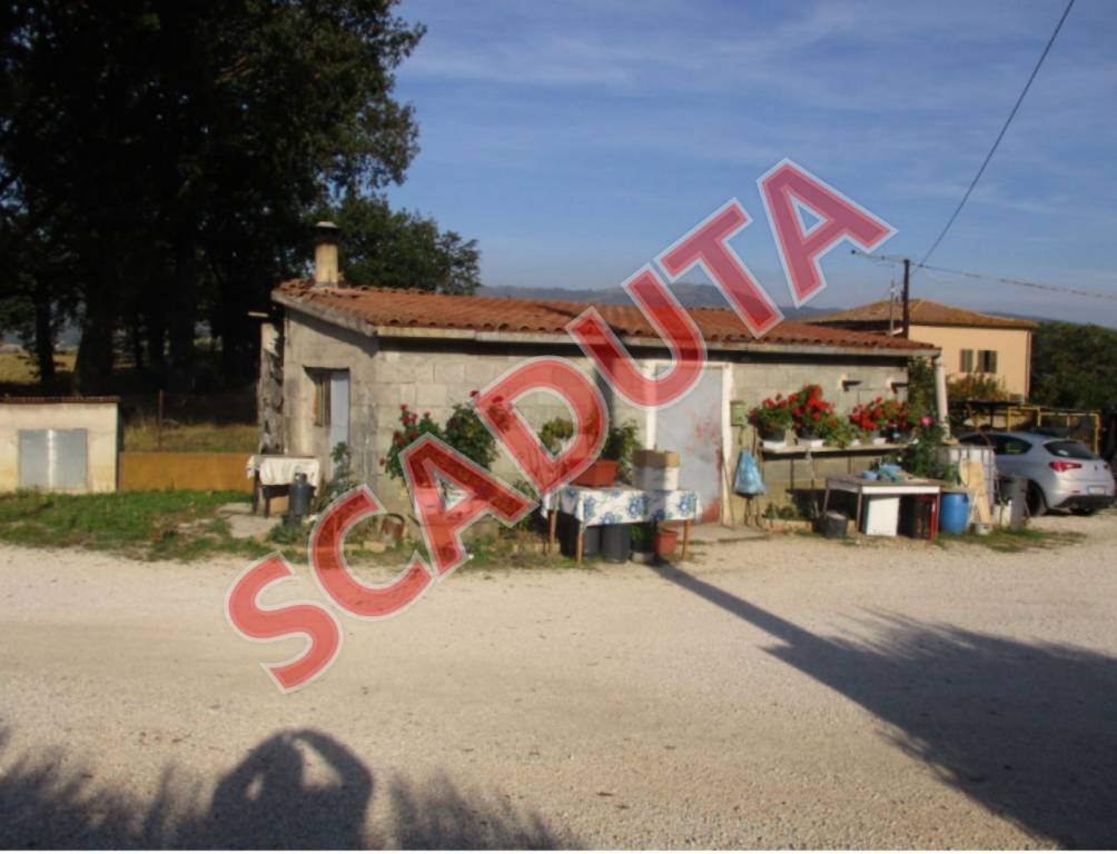 locale commerciale in vendita a Matelica