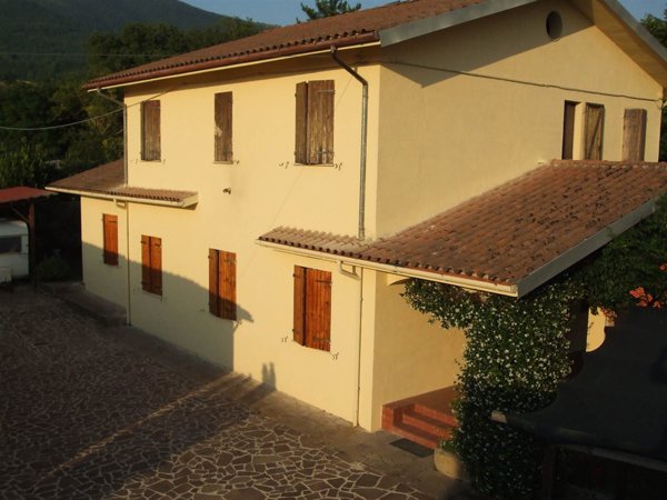 casa indipendente in vendita a Matelica in zona Piane