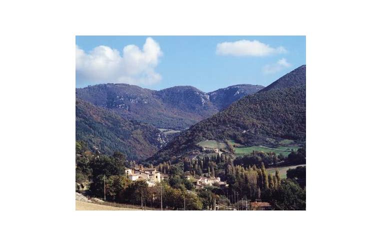 casa indipendente in vendita a Matelica in zona Braccano
