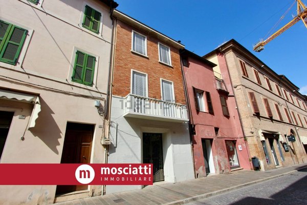 casa indipendente in vendita a Matelica