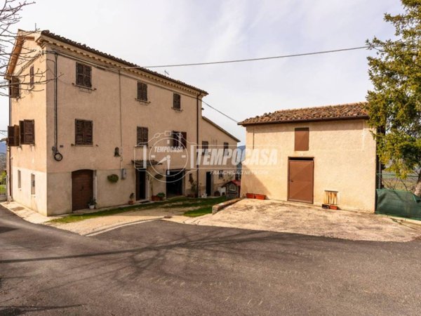 casa indipendente in vendita a Matelica
