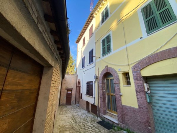 casa indipendente in vendita a Matelica