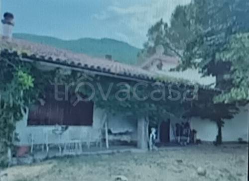 casa indipendente in vendita a Matelica in zona Valbona