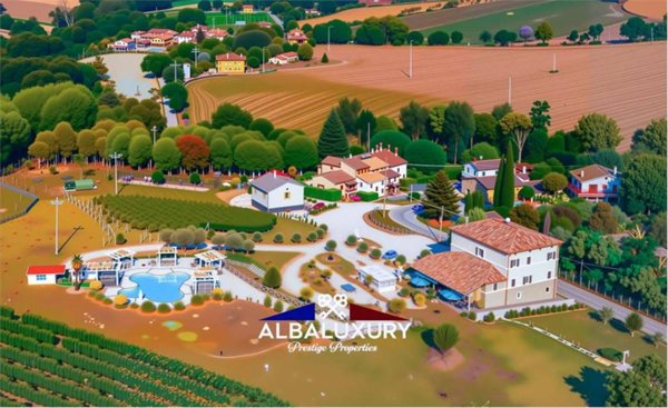 casa indipendente in vendita a Matelica