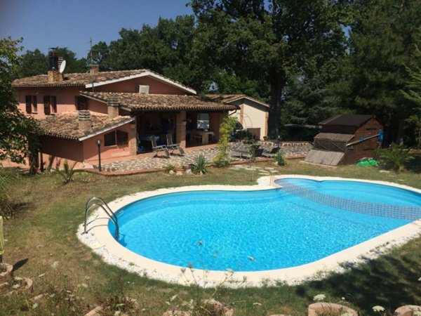 casa indipendente in vendita a Matelica