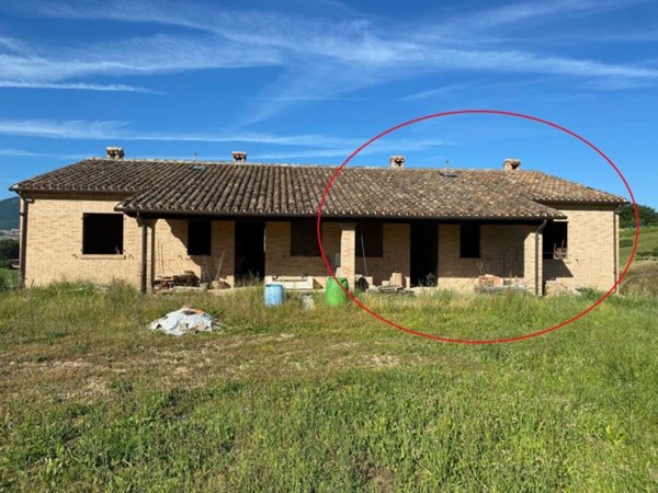 casa indipendente in vendita a Matelica