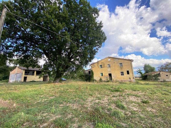 appartamento in vendita a Matelica in zona Mistriano