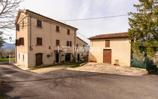 casa indipendente in vendita a Matelica