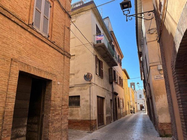 intera palazzina in vendita a Matelica