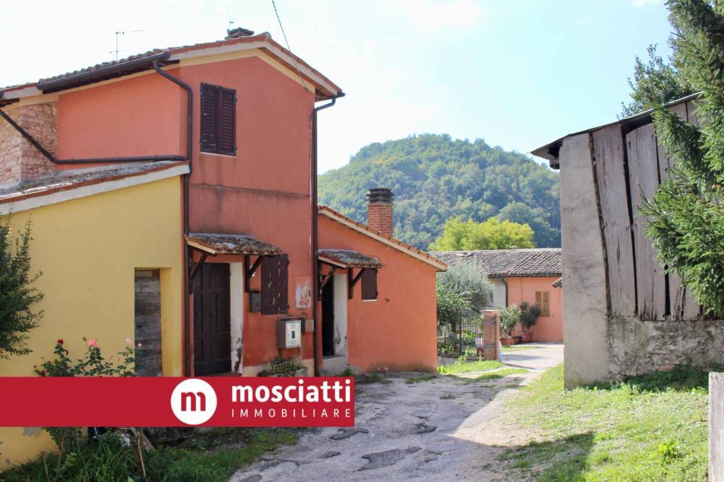 casa indipendente in vendita a Matelica