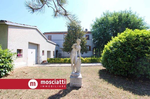 casa indipendente in vendita a Matelica in zona Cavalieri