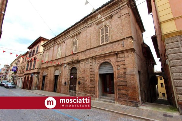 locale commerciale in vendita a Matelica