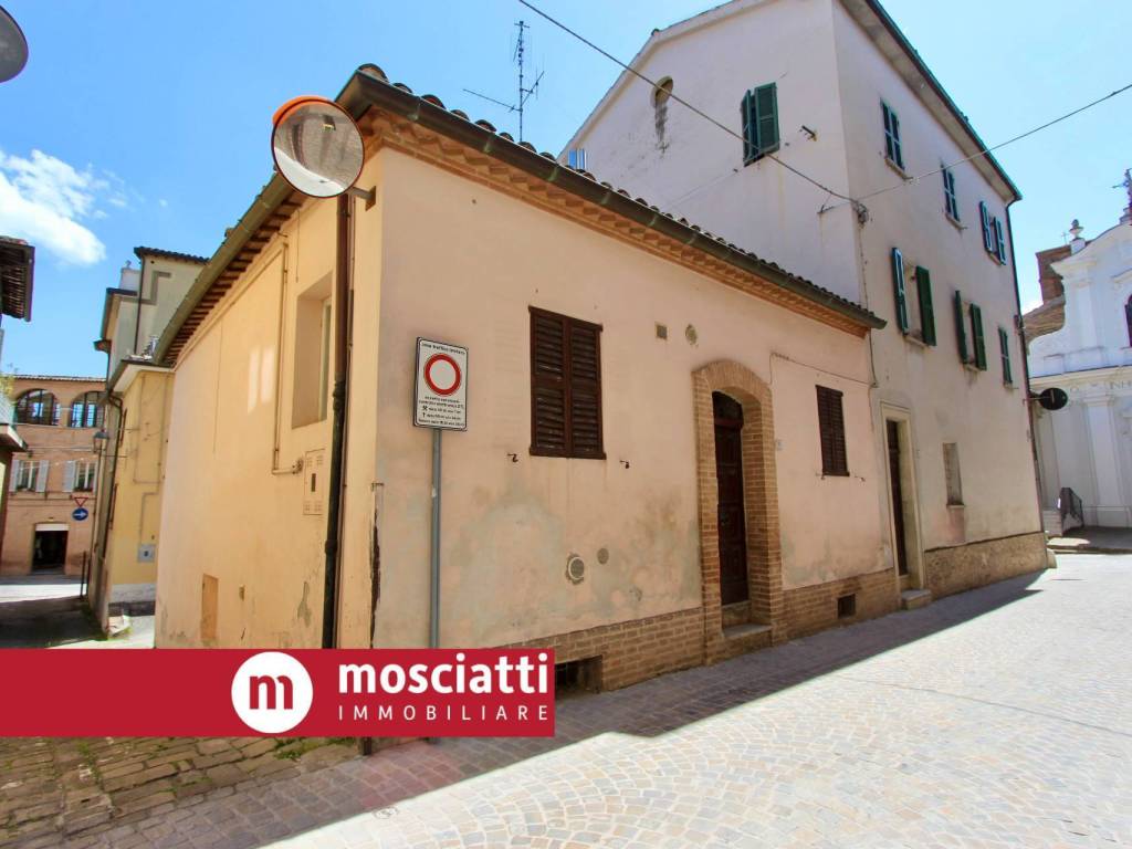 casa indipendente in vendita a Matelica