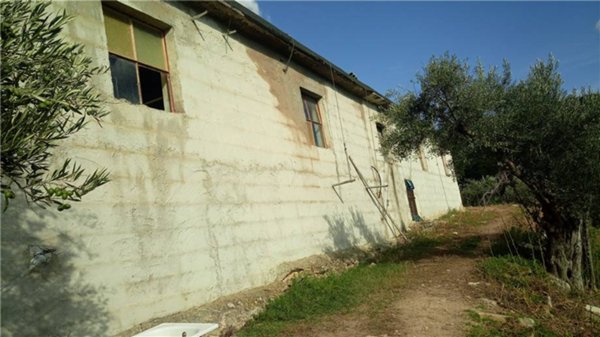 locale di sgombero in vendita a Matelica in zona Braccano