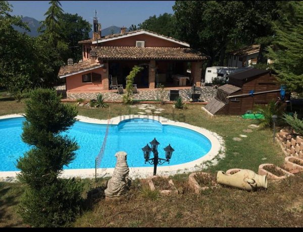 casa indipendente in vendita a Matelica in zona Balzani