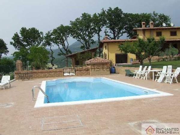 casa indipendente in vendita a Matelica in zona Braccano