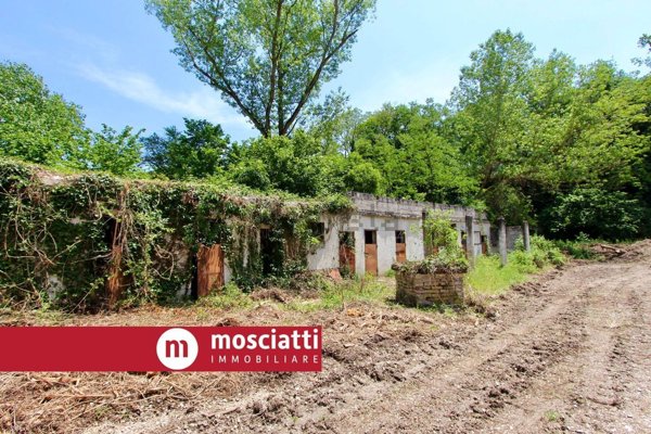 locale di sgombero in vendita a Matelica in zona Mistriano