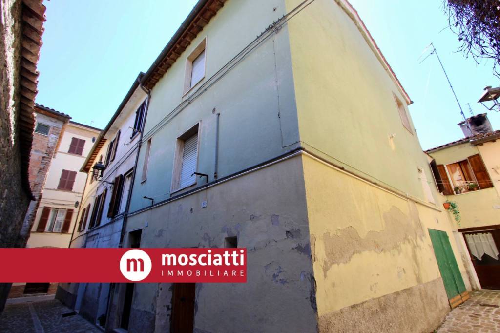casa indipendente in vendita a Matelica