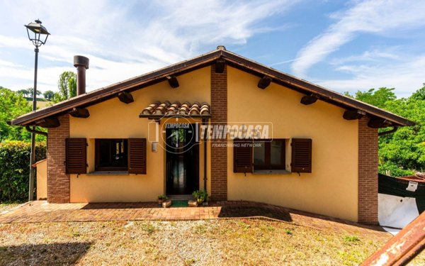 casa indipendente in vendita a Matelica in zona Piane