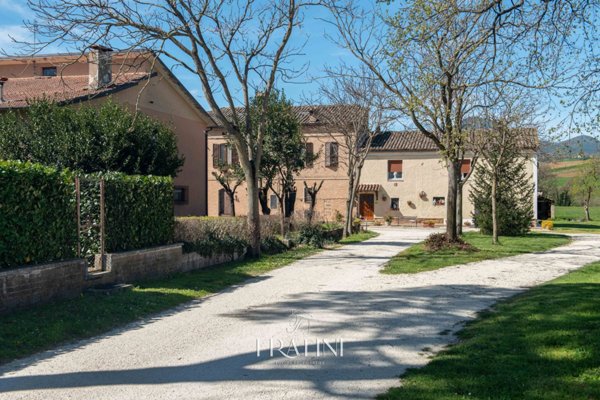casa indipendente in vendita a Matelica in zona Cavalieri