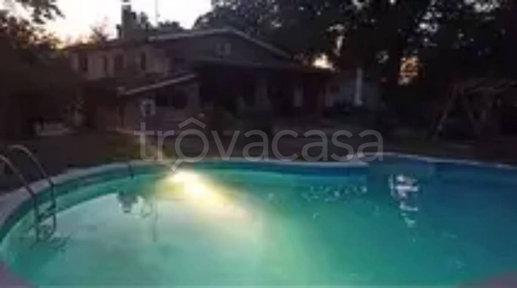 casa indipendente in vendita a Matelica