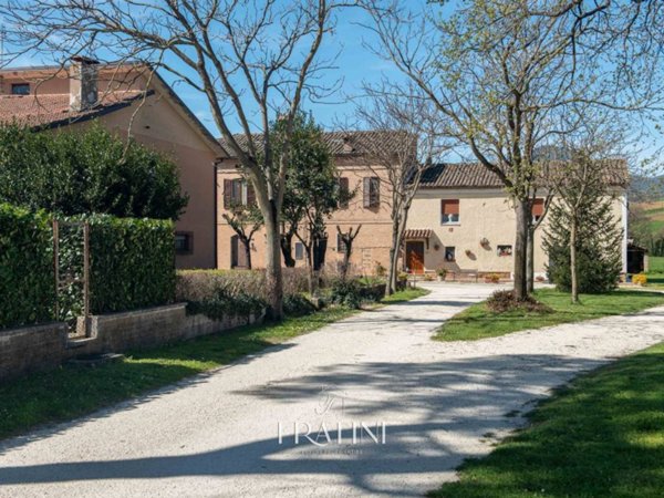 casa indipendente in vendita a Matelica in zona Cavalieri