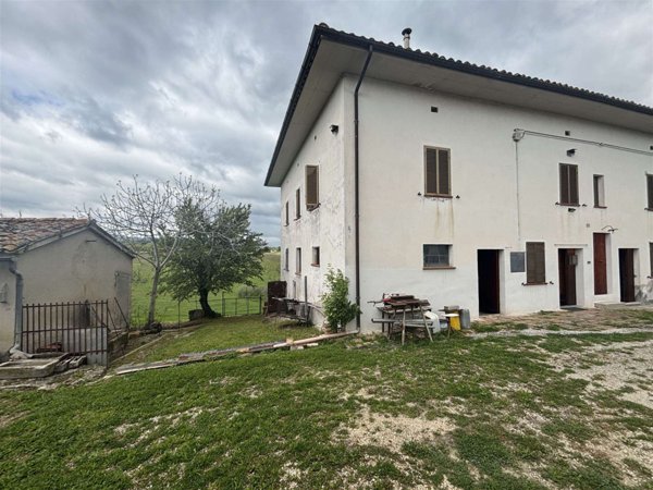 casale in vendita a Matelica