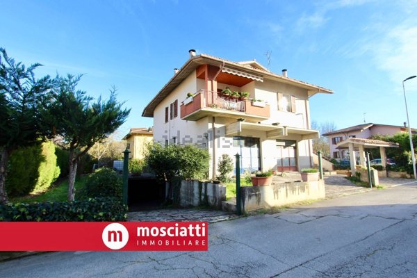 casa indipendente in vendita a Matelica