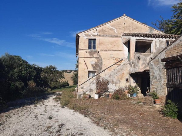 villa in vendita a Montecassiano in zona Valle Cascia