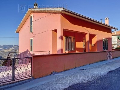 casa indipendente in vendita a Montecassiano