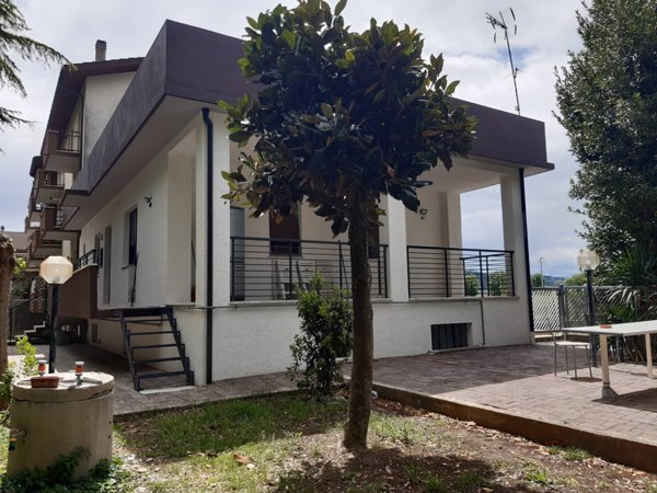 casa semindipendente in vendita a Montecassiano in zona Sant'Egidio