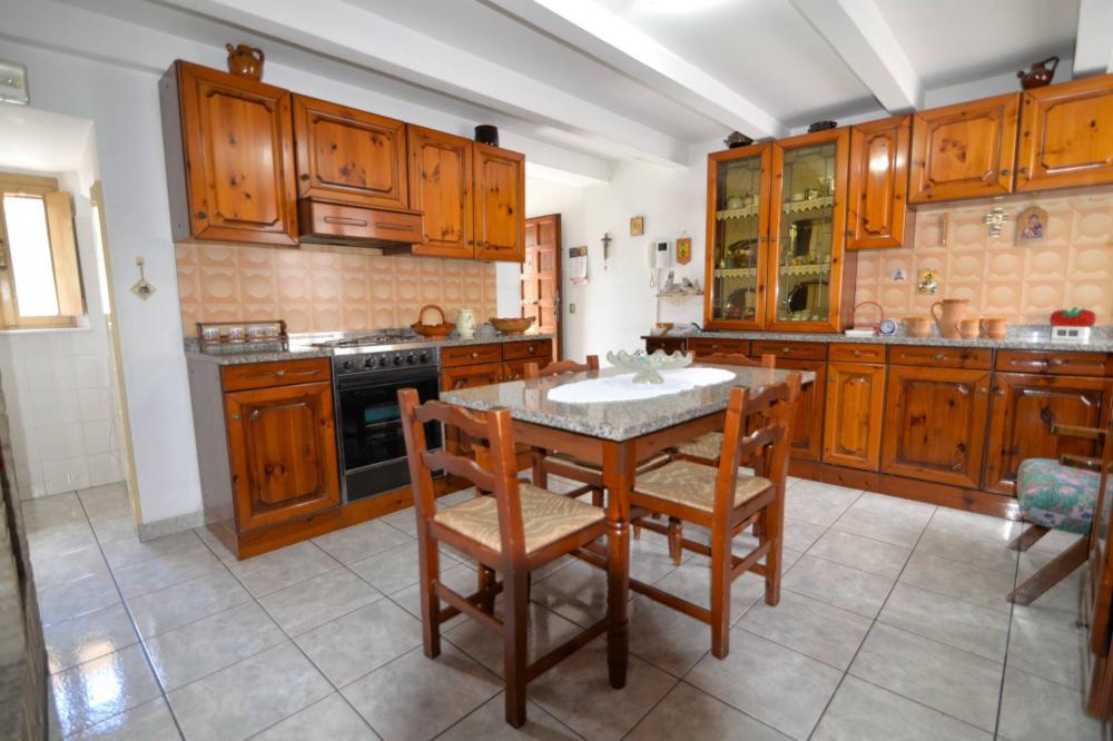 casa indipendente in vendita a Montecassiano in zona Valle Cascia