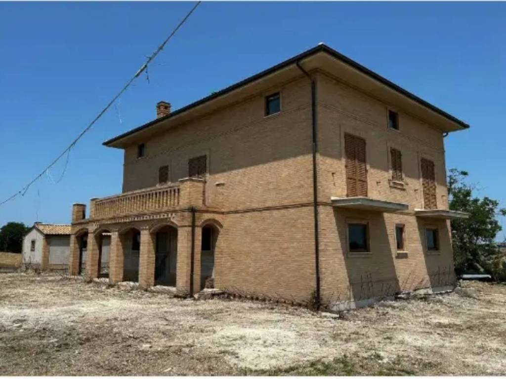 casa indipendente in vendita a Montecassiano in zona Vissani