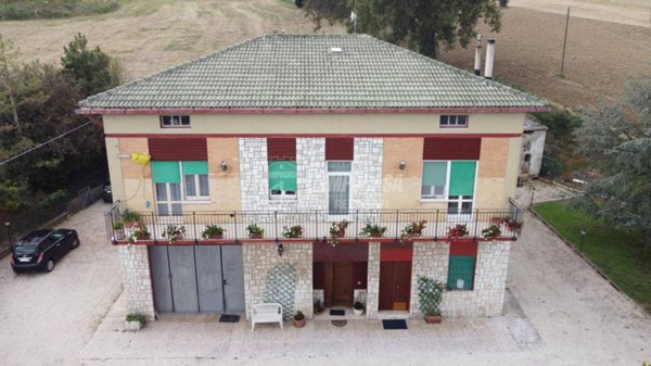 casa indipendente in vendita a Montecassiano