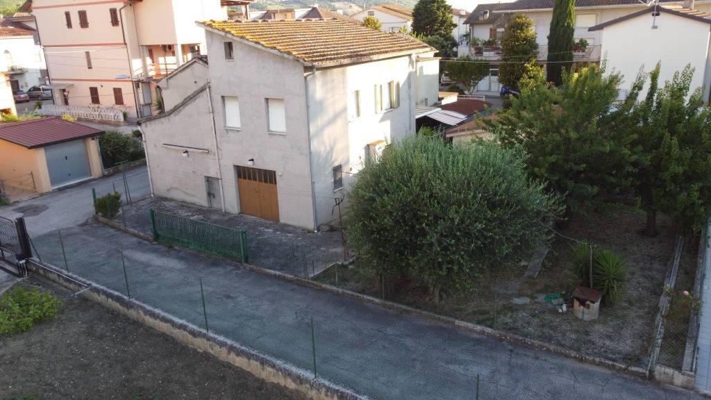casa indipendente in vendita a Montecassiano in zona Sambucheto