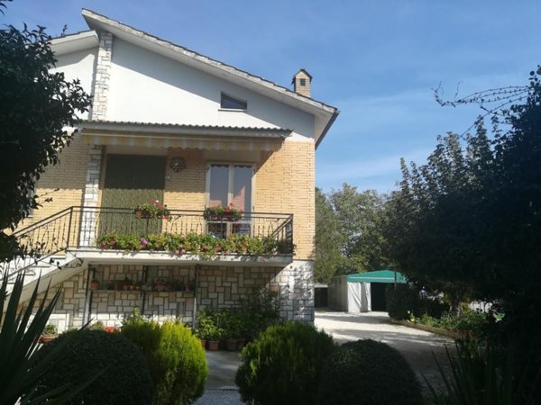 casa indipendente in vendita a Montecassiano