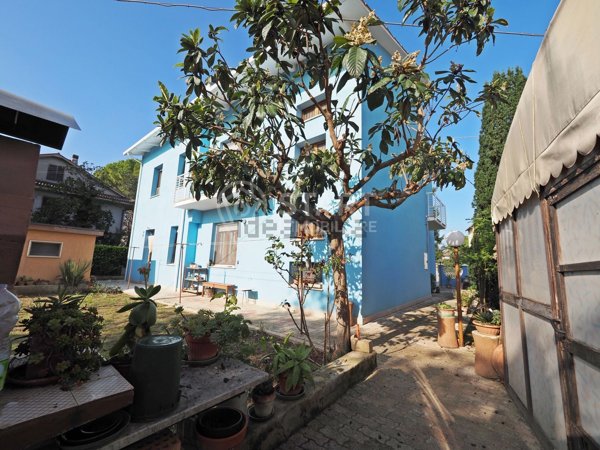 casa indipendente in vendita a Montecassiano in zona Sant'Egidio