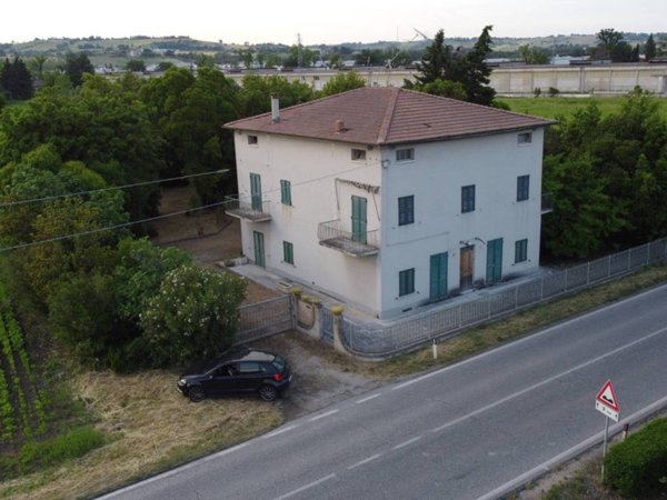 casa indipendente in vendita a Montecassiano in zona Sant'Egidio