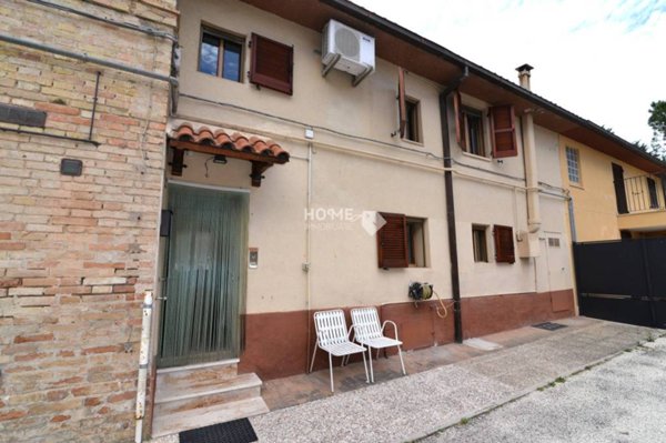 casa indipendente in vendita a Montecassiano in zona Valle Cascia