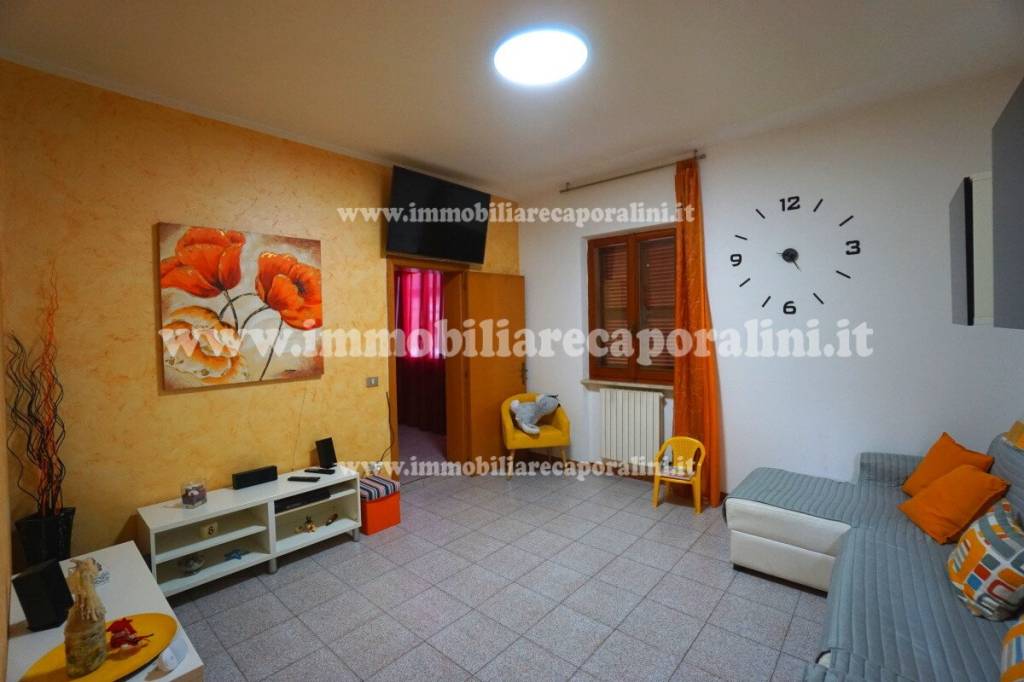 casa indipendente in vendita a Montecassiano in zona Sambucheto