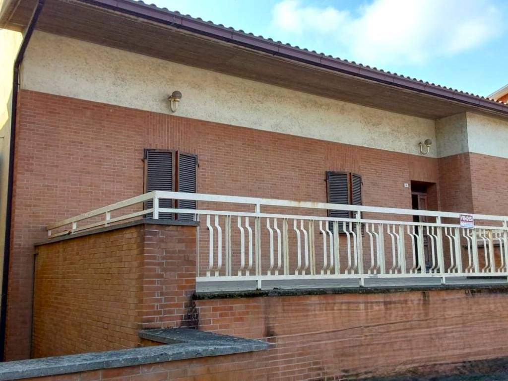 casa indipendente in vendita a Montecassiano in zona Sambucheto
