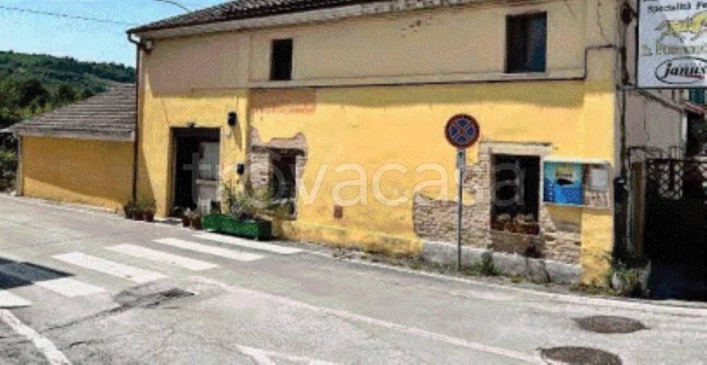 negozio in vendita a Montecassiano in zona Sant'Egidio