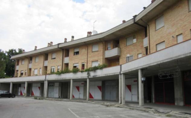 locale commerciale in vendita a Montecassiano