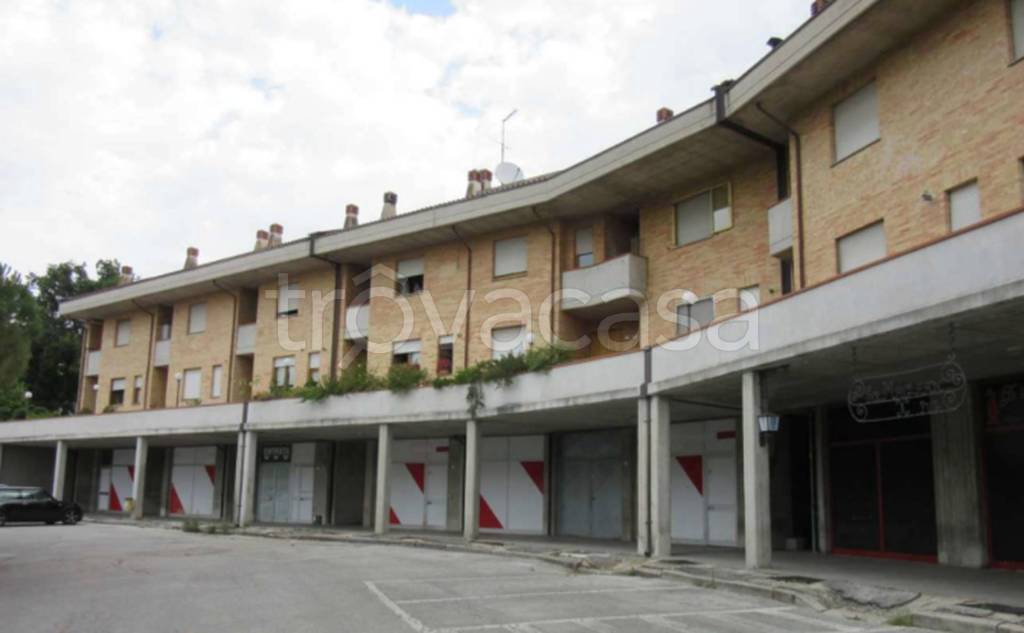 locale commerciale in vendita a Montecassiano